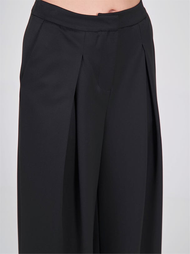 PALAZZO FIT PANTS WITH DEEP PLEATS