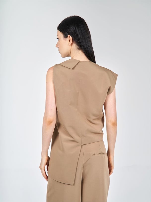 ASYMMETRICAL SLEEVELESS VEST WITH CONTRAST BINDING