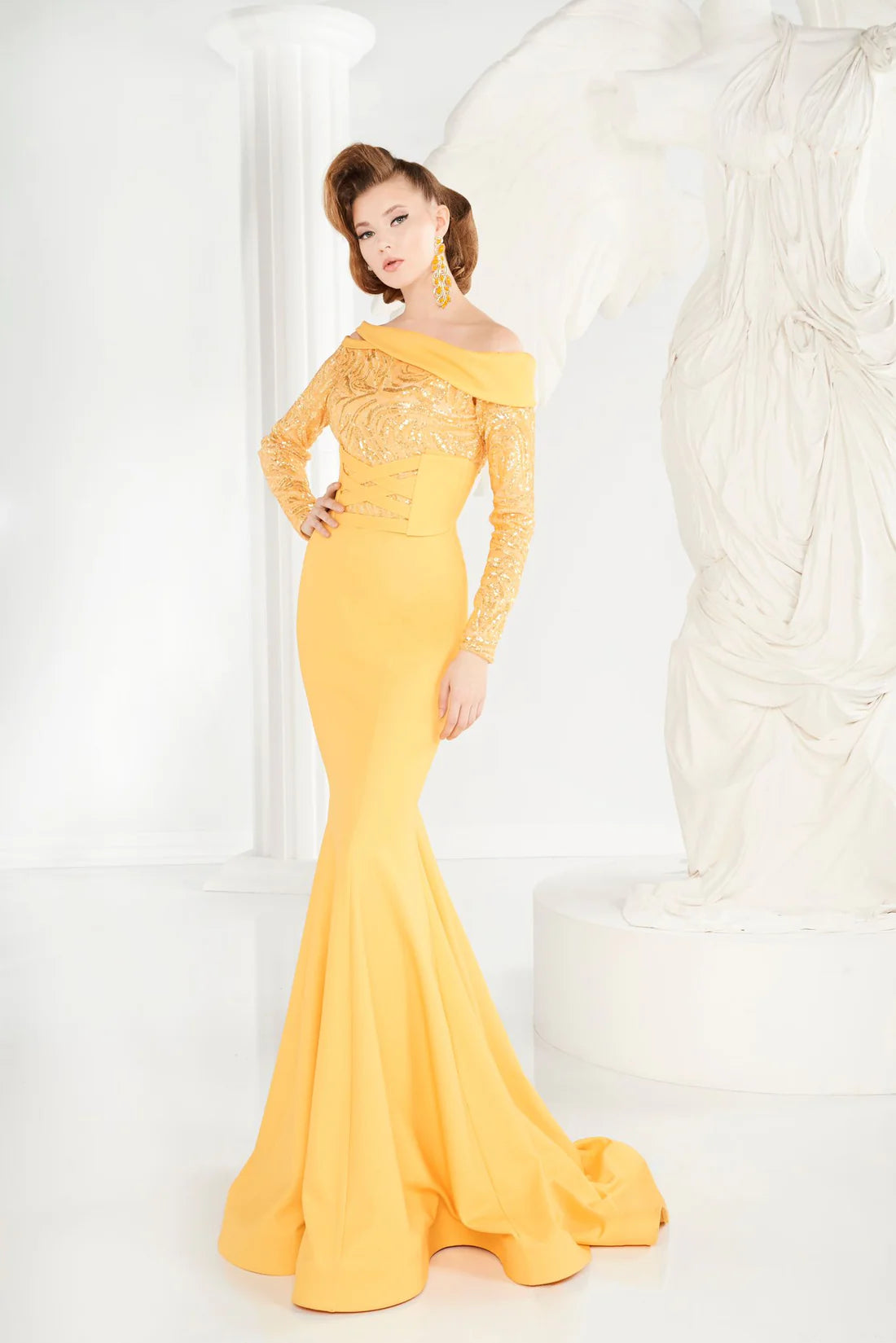 One-shoulder design mermaid gown