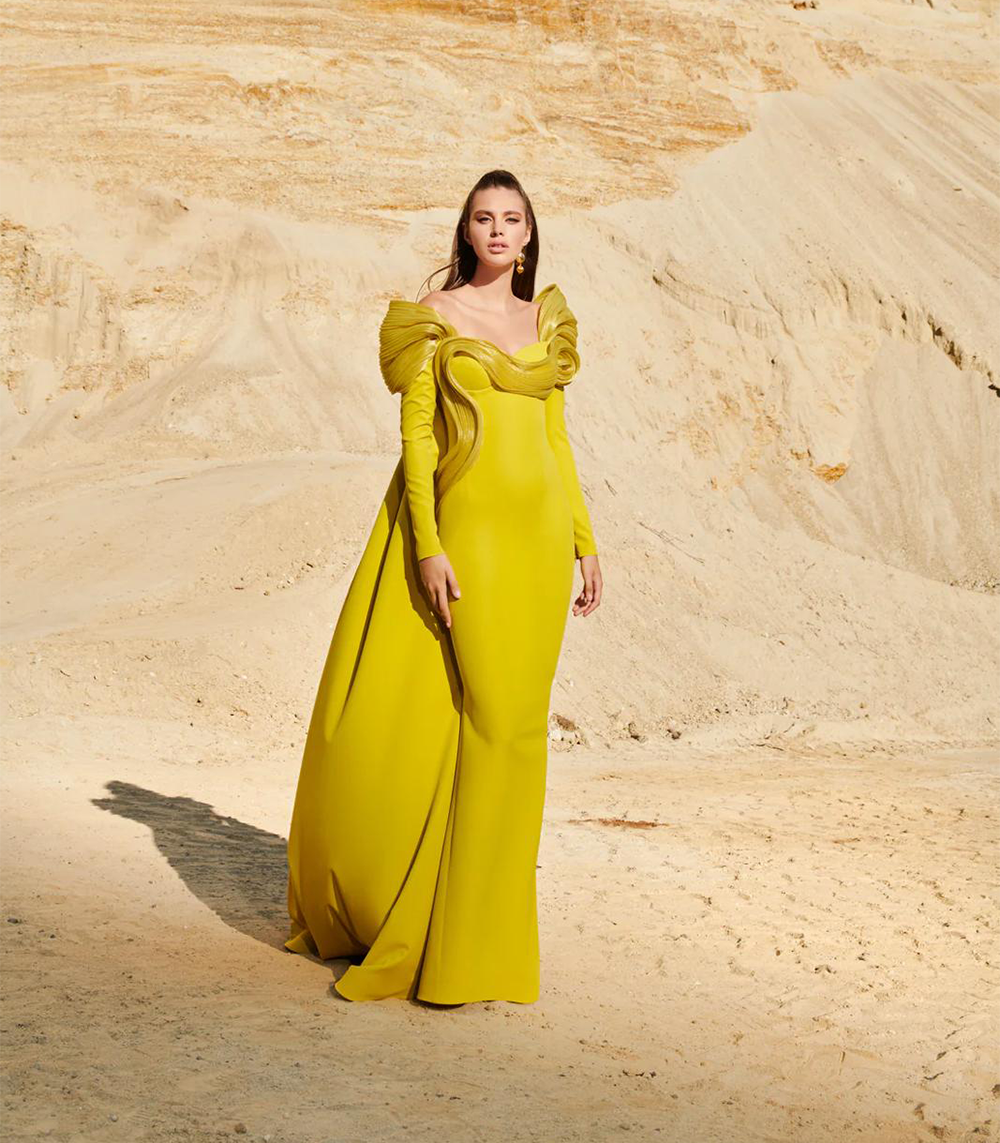 OFF-SHOULDER GOWN WITH LONG TAIL